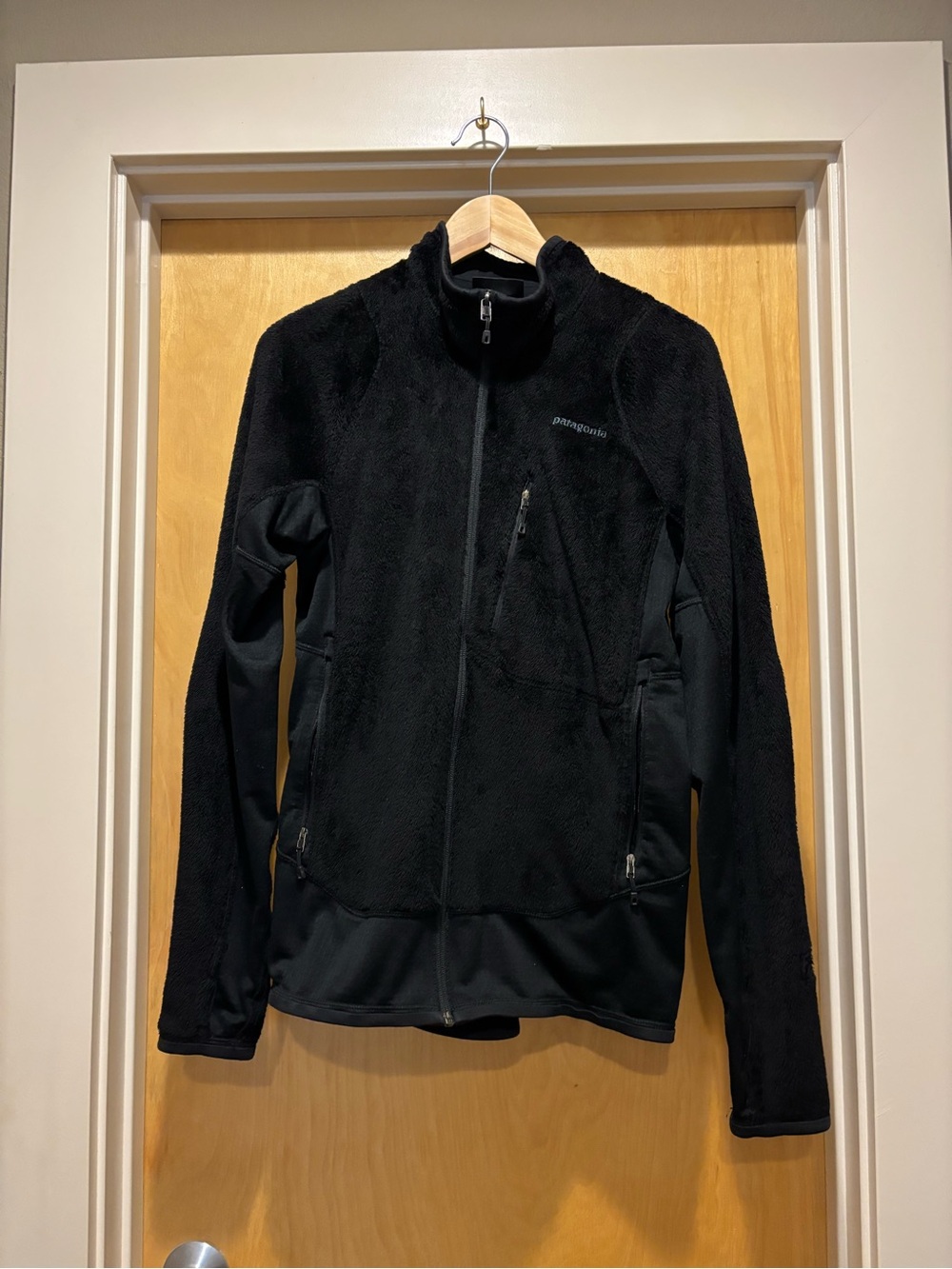 Patagonia Men’s R2 Fleece Jacket - Black